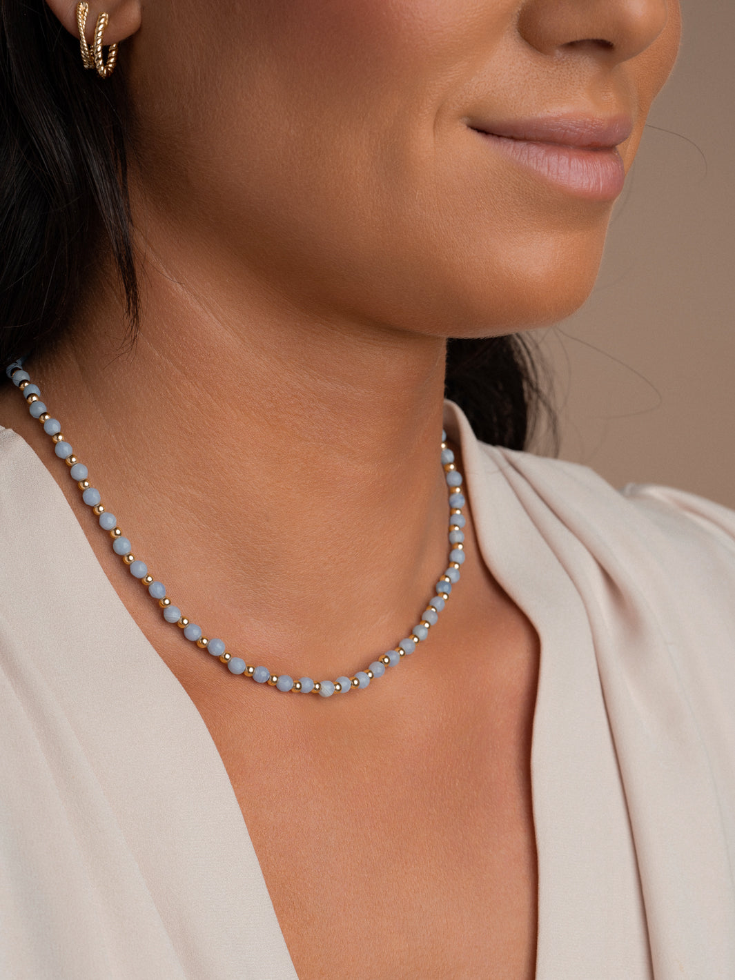 Goudrn ketting met kralen van blue lace agate edelsteen