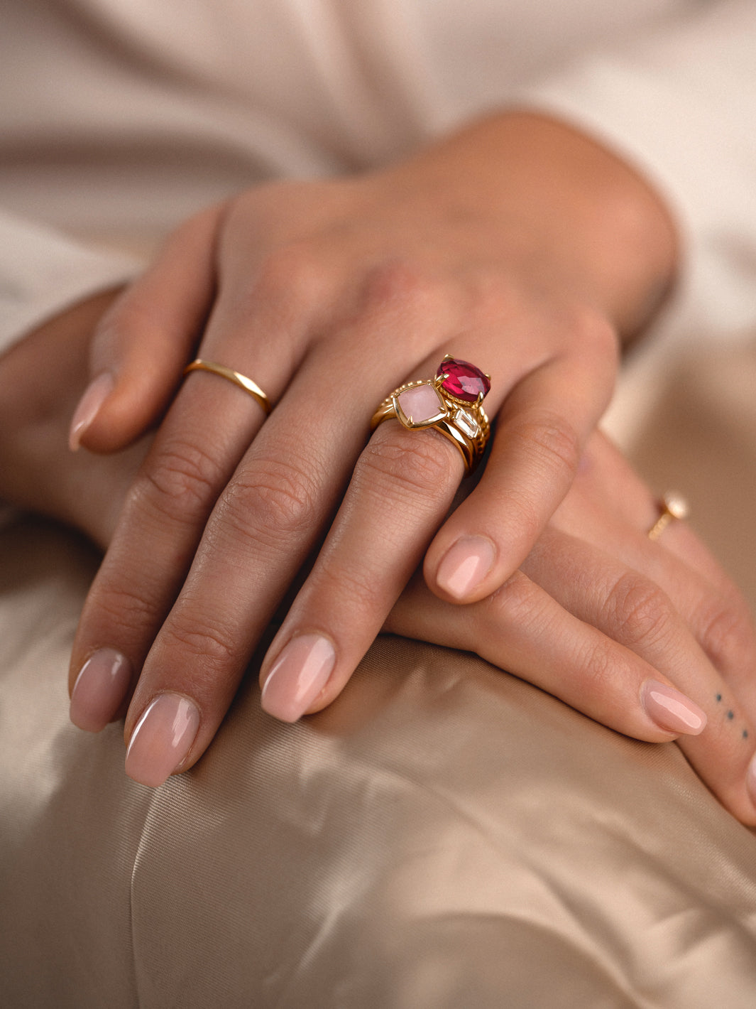 Twist Ring Fuchsia Quartz | 9 karaat