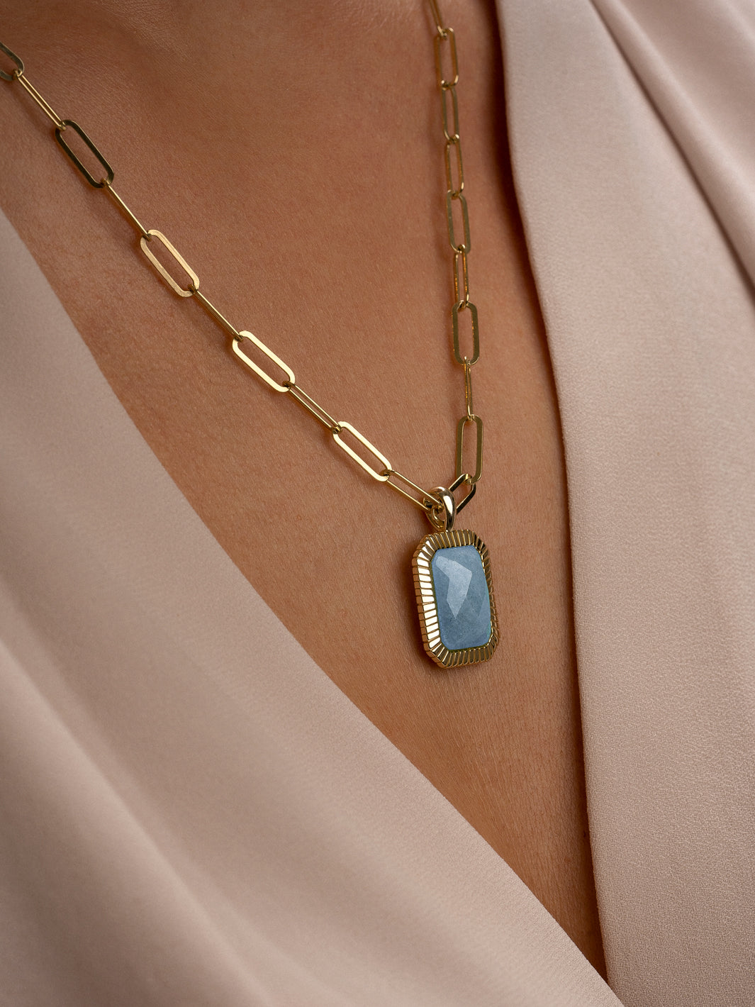 long link ketting met gouden amulet blue lace agate Sparkling Jewels