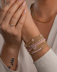 Armbanden voor vrouwen met gouden kralen en rose quartz edelsteen 