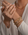Armbandje met echt parels en goudkleurige kralen 
