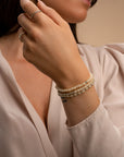 Armbanden stack met edelstenen kralen beige agaat facet en zilver spakling jewels 